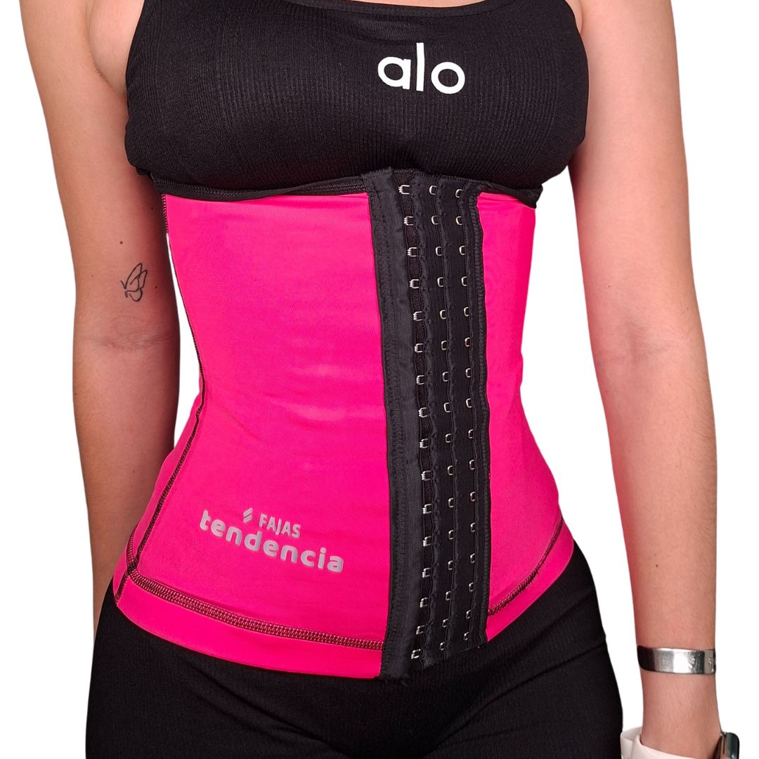 inturilla deportiva de tres varillas plásticas en Spandex con gafetes, alta compresión para control abdominal y corrección de postura en uso diario.